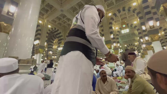 Distribute Dates In Makkah & Madinah